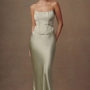 Elegant Strapless Satin Dress